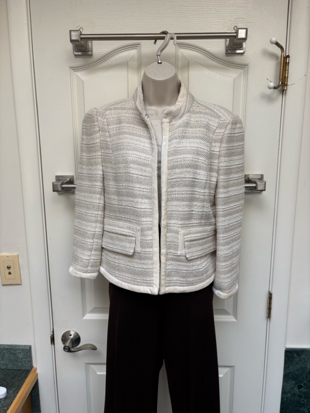 Forever New elegant jacket with front pockets ,bracelet length sleeves